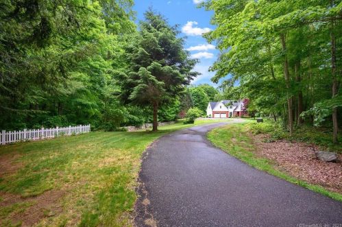 107 Roast Meat Hill Rd, Deep River CT  06419-1424 exterior