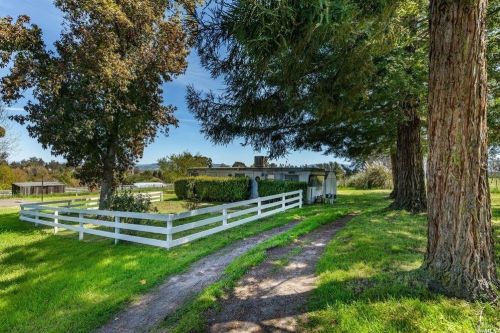 5625 Henning Rd, Sebastopol CA  95472-6332 exterior