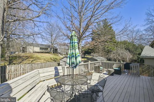 1512 Sadlers Wells Dr, Herndon VA  20170-2838 exterior