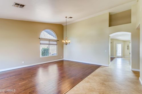 881 Horseshoe Ave, Gilbert, AZ 85233-5706
