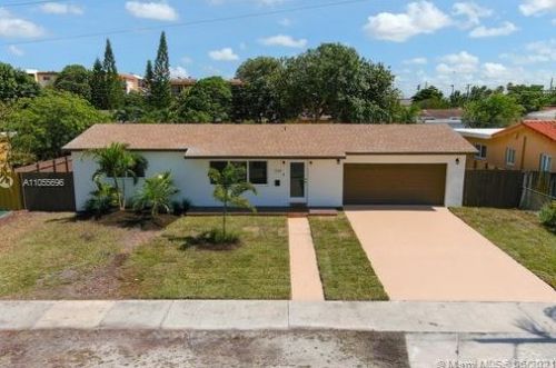 1124 70th Pl, Hialeah, FL 33014-5113