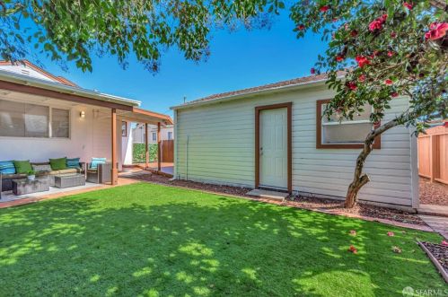 1244 106th Ave, Oakland CA  94603-3814 exterior