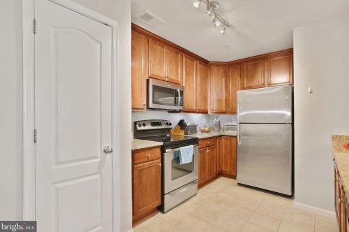 19179 Winmeade Dr, Leesburg VA  20176-6514 exterior