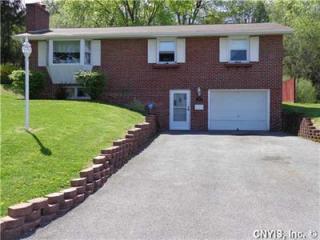 501 Hatherleigh Dr, Syracuse, NY 13209-2218