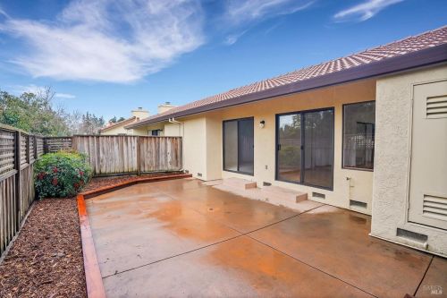 70 Fountain Grove Cir, Fairfield CA  94558-2485 exterior