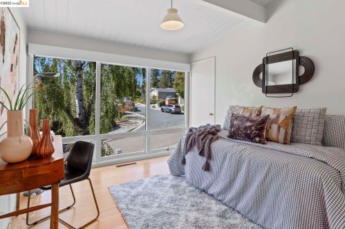 4985 Hedge Ln, Oakland CA  94602-2641 exterior