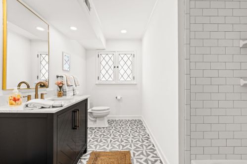 7705 Lake Dr, Milwaukee WI  53217-2910 exterior