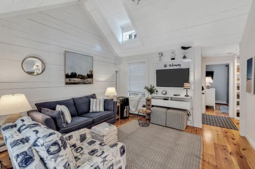 36 Brant Rock Rd, Mashpee MA 02649-4761 exterior