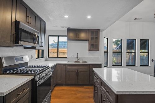 2021 Orangeburg Ave, Modesto CA  95350-3741 exterior