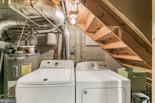 527 Spring Hill Dr, Harleysville PA  19438-2242 exterior