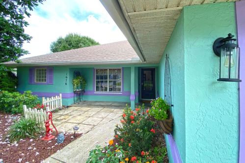 1676 20th Pl, Vero Beach, FL 32962-6833