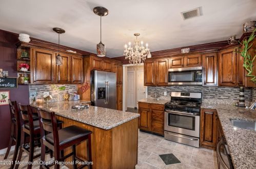 323 Lk Shr Dr, Bricktown NJ 08723-6013 exterior