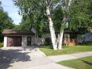 2118 14th St, Manitowoc, WI 54220-6417