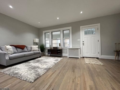 423 Drake Ave, Roselle NJ  07203-1425 exterior