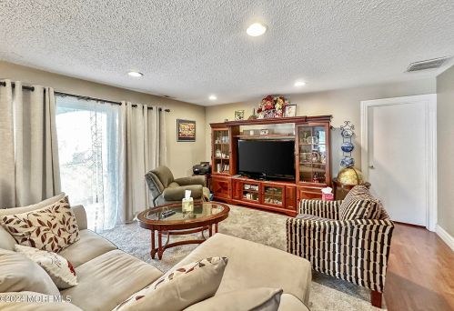 95 Tulip Ln, East Freehold NJ  07728-4088 exterior