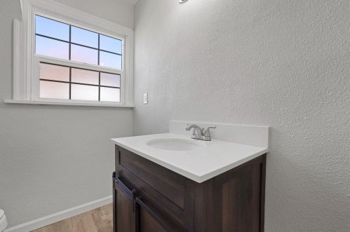 504 Roselawn Ave, Modesto CA  95351-3731 exterior