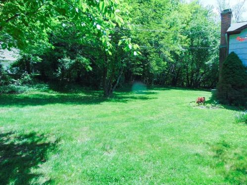 71 Straitsville Rd, Waterbury, CT 06712-1526