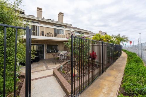 309 Regatta Way, Seal Beach CA  90740-5985 exterior