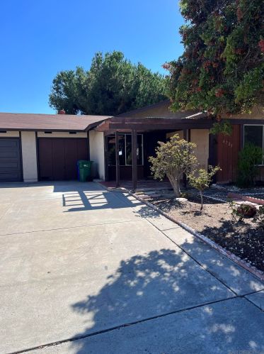4725 Sunny Hills Rd, Oceanside, CA 92056-3010