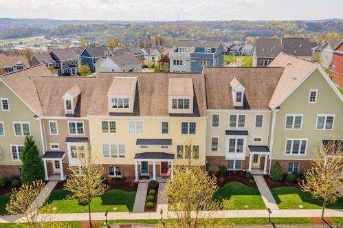 1307 Village Ln, Bridgeville, PA 15017-2191