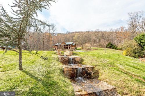 3714 Mountain Rd, Haymarket VA  20169-1739 exterior