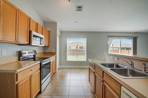432 Meadow Ter, Fort Pierce, FL 34984-3545