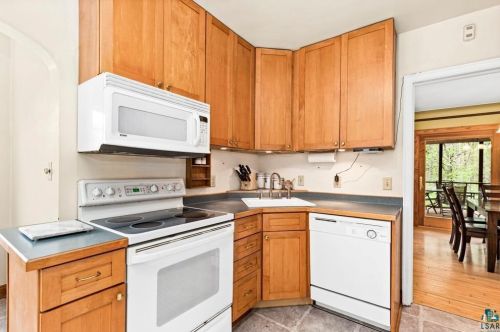 4011 Nelson Rd, Duluth MN 55803-2722 exterior