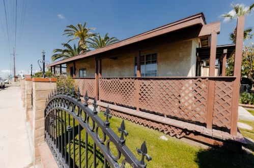 226 Brundage Ln, Bakersfield, CA 93304-3208