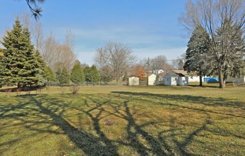 1699 Chatsworth St, Saint Paul, MN 55113-6536