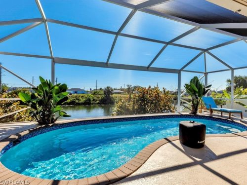 2707 5th Pl, Cape Coral, FL 33909-8820