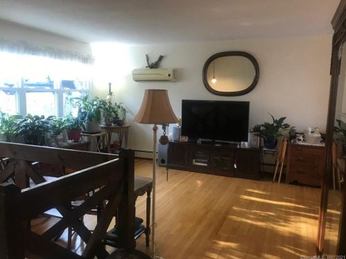 33 Blais Rd, Uncasville, CT 06382-1101