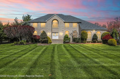 10 Hemingway Ct, Morganville, NJ 07751-2017