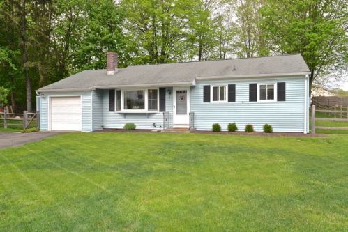3 Meadow Brook Rd, Brookfield Center, CT 06804-1918