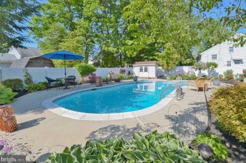 119 Hillside Rd, Stratford, NJ 08084-2120