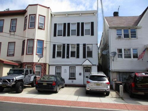 616 11th St, Union City, NJ 07087-3020