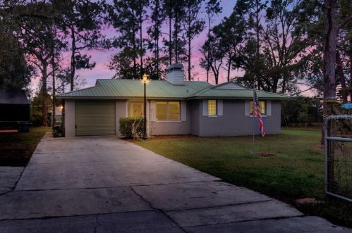 8140 Autumn Ln, New Port Richey, FL 34653-2301