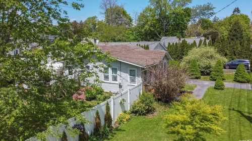 65 Eatondale Ave, Blue Point, NY 11715-1022