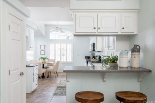 315 33rd St, Newport Beach CA  92663-3131 exterior