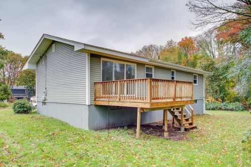 121 Fir Ave, Tiverton RI  02878-1640 exterior