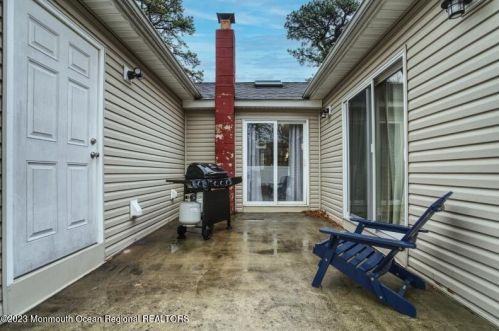 84 Woodland Dr, Bricktown NJ  08723-7431 exterior