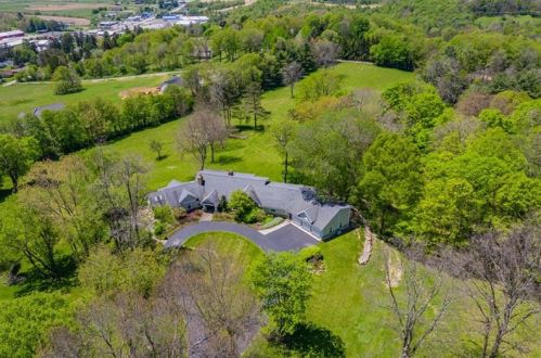 214 Top Of Hickory Hill Ln, Somerset, PA 15501-1150
