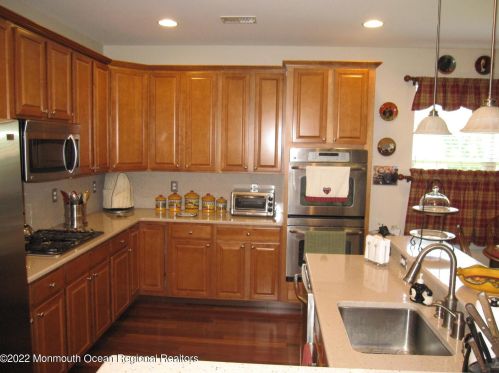 20 Plymouth Ct, Jackson Twp NJ  08527-6415 exterior