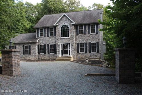 126 Sportsmen Dr, Cresco, PA 18326-7820