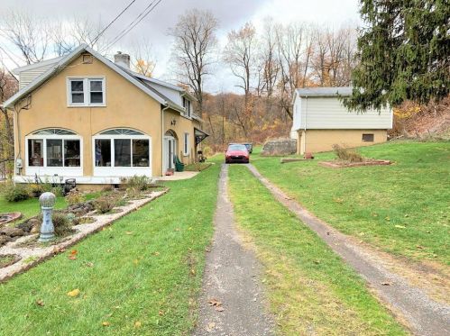 2818 Pike Ave, Coopersburg, PA 18036-9125