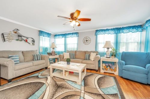 68 Poplar Ave, Bronx, NY 10465-3946