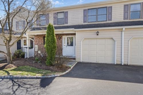 112 Sunrise Dr, Gillette, NJ 07933-1944
