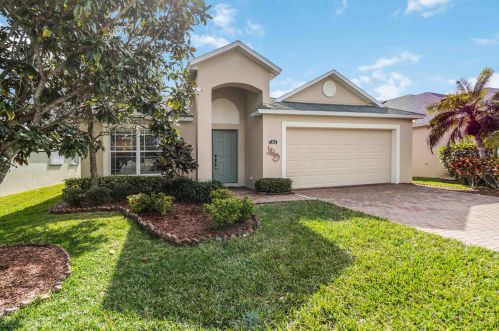 1381 Indian Oaks Dr, Melbourne, FL 32901-8173