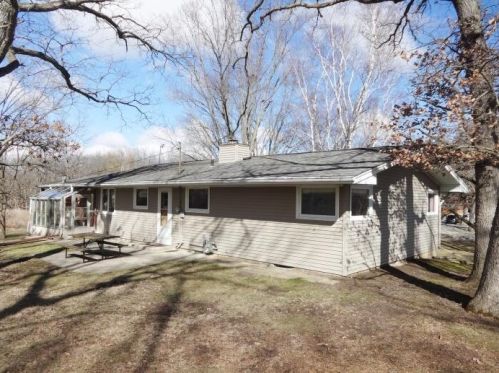 3926 Division Rd, Waterford, WI 53185-4514