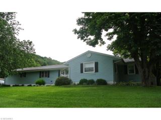 6742 Superior Rd, Uhrichsville, OH 44683-7356