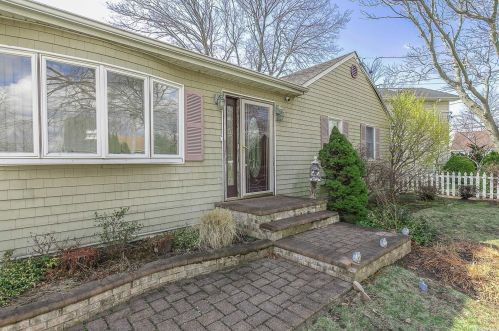 2 Gate, Babylon, NY 11702-2408